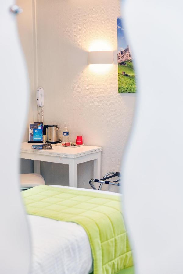 Hotel La Commanderie De Champarey Bourgoin-Jallieu Esterno foto