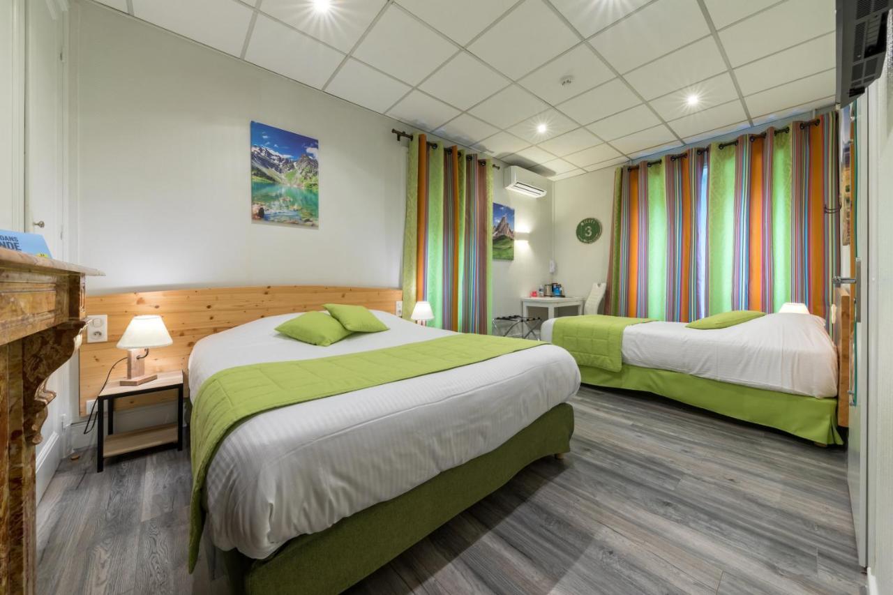 Hotel La Commanderie De Champarey Bourgoin-Jallieu Esterno foto