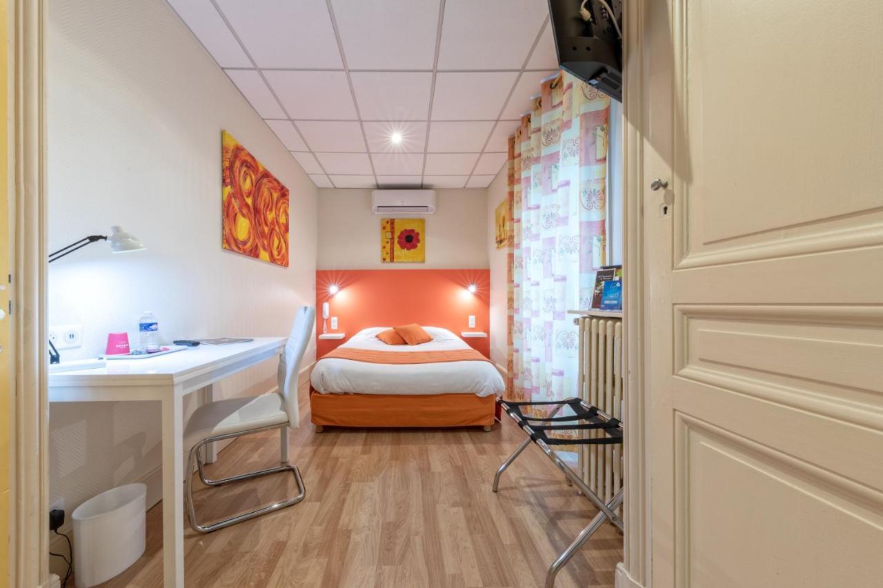 Hotel La Commanderie De Champarey Bourgoin-Jallieu Esterno foto