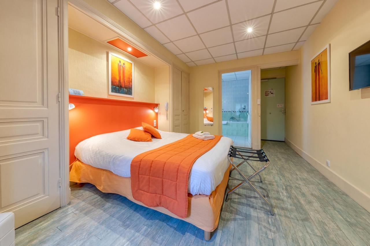 Hotel La Commanderie De Champarey Bourgoin-Jallieu Esterno foto