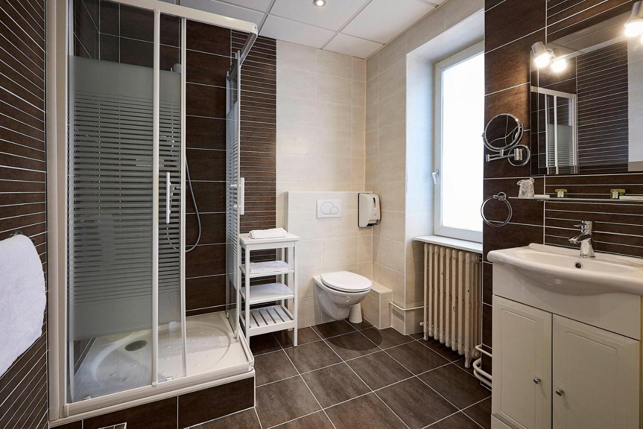 Hotel La Commanderie De Champarey Bourgoin-Jallieu Esterno foto