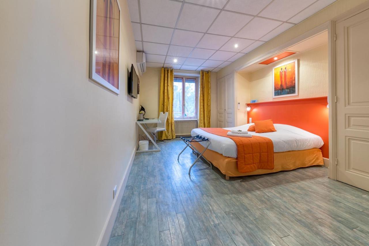 Hotel La Commanderie De Champarey Bourgoin-Jallieu Esterno foto