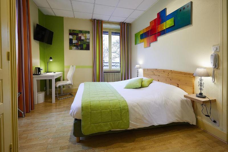 Hotel La Commanderie De Champarey Bourgoin-Jallieu Esterno foto