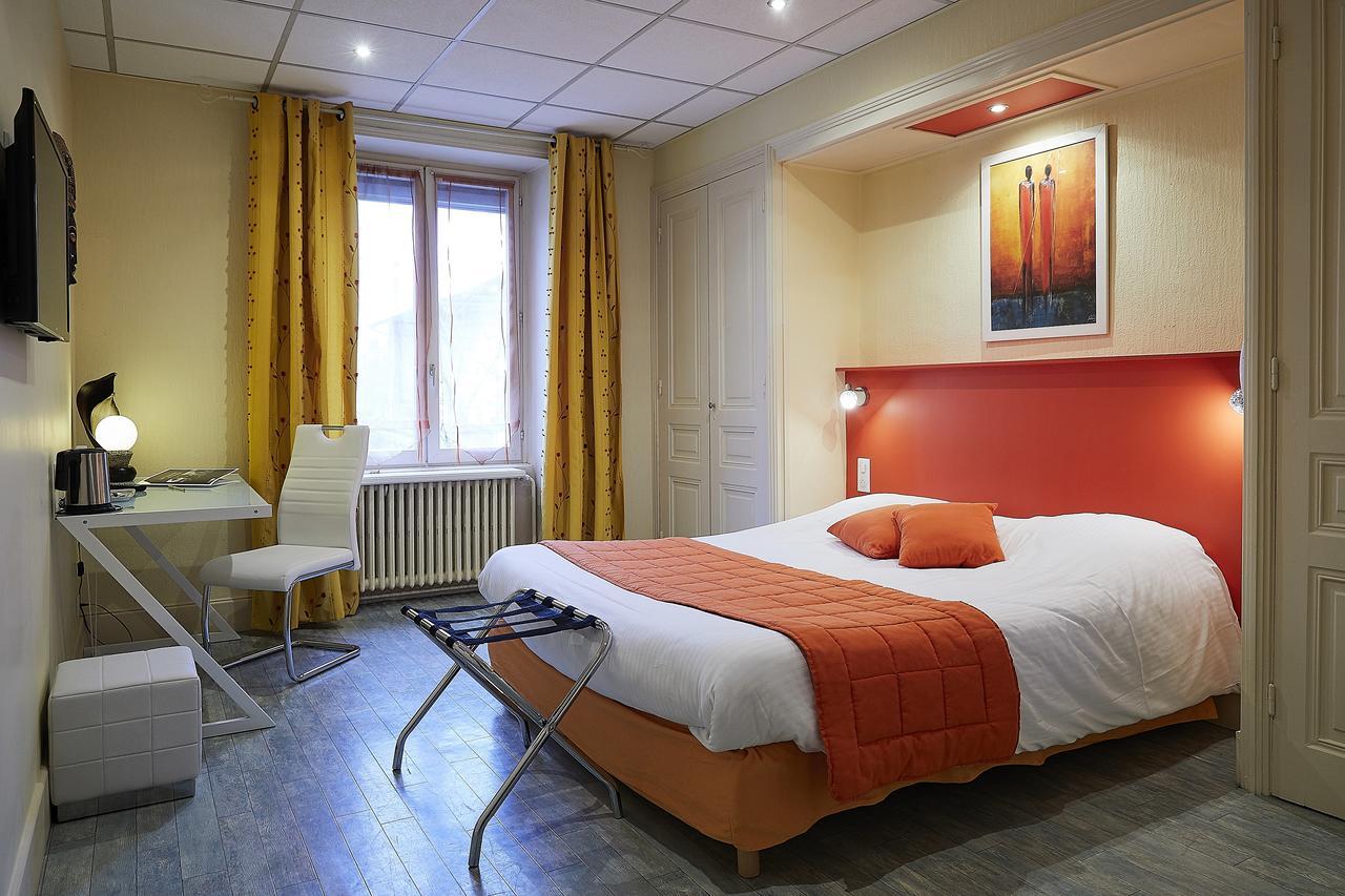 Hotel La Commanderie De Champarey Bourgoin-Jallieu Esterno foto